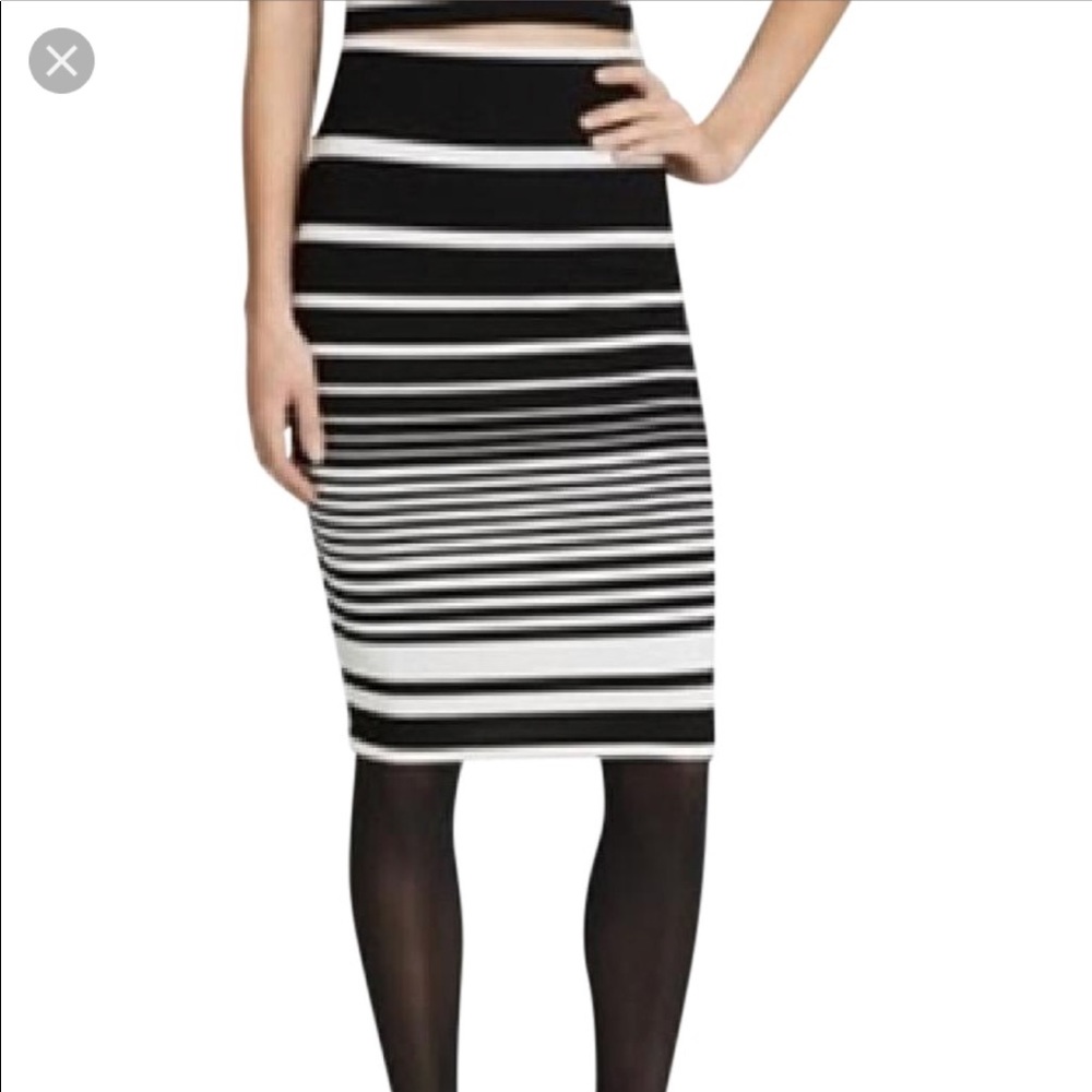 AQUA knee length high waisted striped skirt